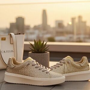 Skechers Women's Sneakers in Silver and Gold sz 8